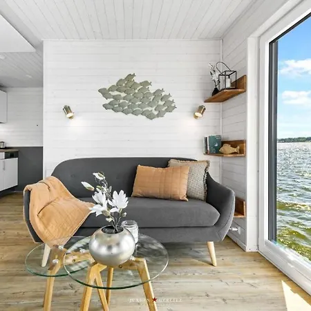 Hausboot Gluecksmomente Mit Dachterrasse In Am Ostseefjord Schlei 船上ホテル *