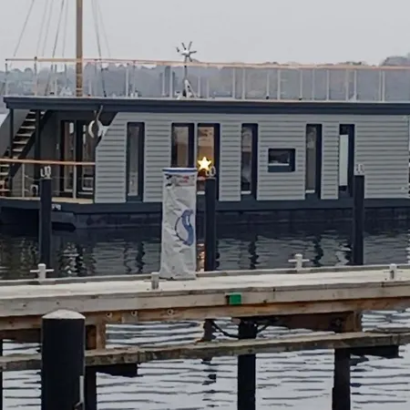 船上ホテル Hausboot Gluecksmomente Mit Dachterrasse In Am Ostseefjord Schlei *