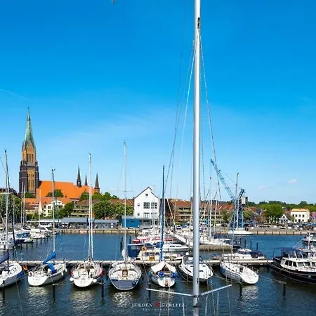 Hausboot Gluecksmomente Mit Dachterrasse In Am Ostseefjord Schlei * シュレースヴィヒ