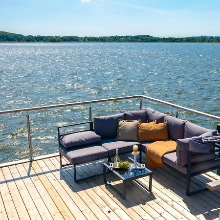 Hausboot Gluecksmomente Mit Dachterrasse In Am Ostseefjord Schlei 船上ホテル